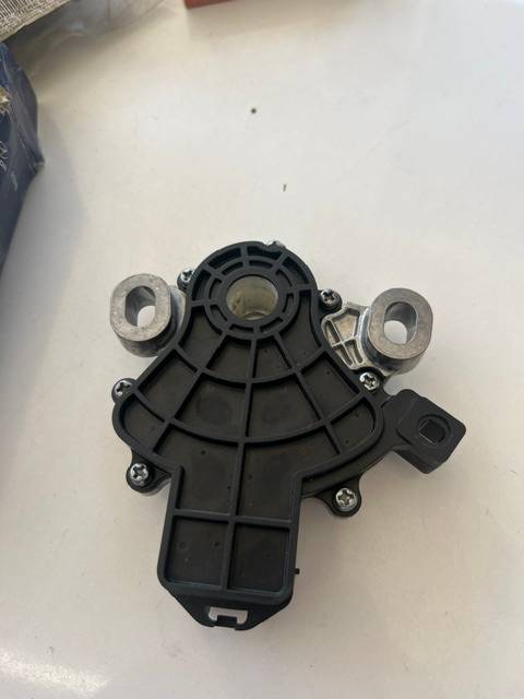 427002D000 SWİTCH İNHIBITOR -OTOMATİK ŞANZUMAN MÜŞÜRÜ ORJ. ACCENT-ELANTRA 14-18 — HYUNDAİ OEM Parça