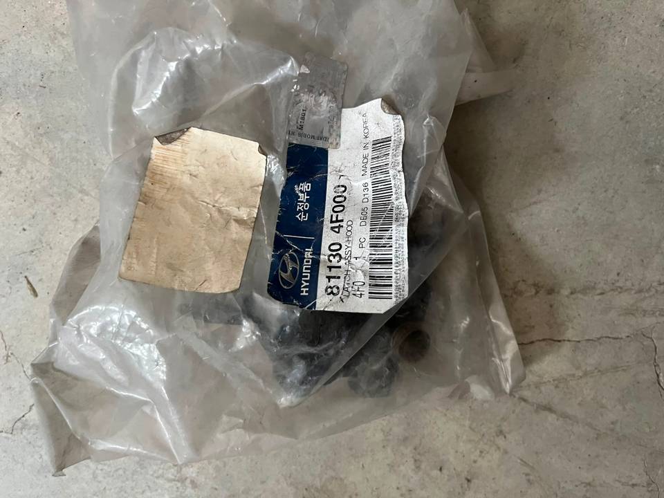 811304F000 KAPUT KİLİDİ H100 KMY 04- — HYUNDAİ OEM Parça
