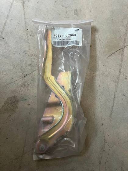 79120C7000 Kaput Menteşesi I20 15-18 Sağ