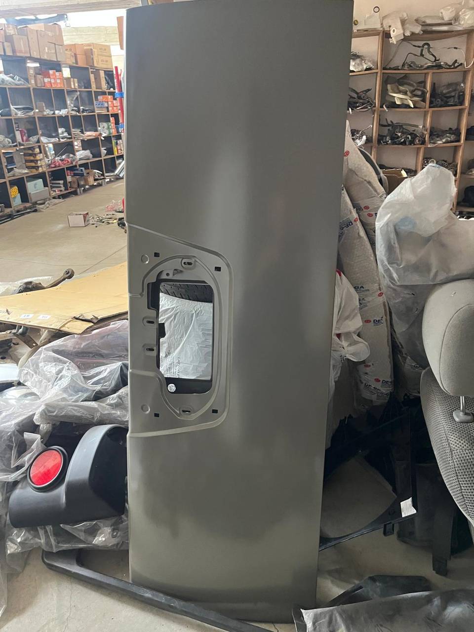 93400-JR030 NISSAN NAVARA BAGAJ KAPAĞI 2007-2014 — DEGA OEM Parça
